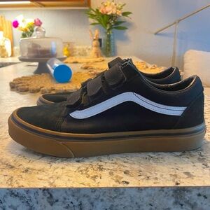 men’s 8.5 gum sole velcro Vans